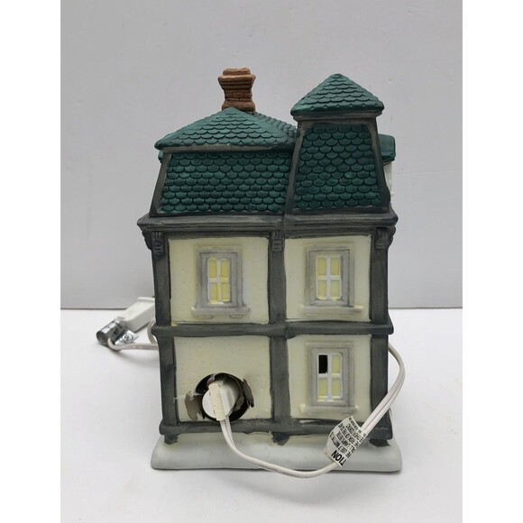 VILLAGE SQUARE COLLECTIBLES PORCLEAIN LIGHTED HOUSE "HATFIELDS HABERDASHERY" - Picture 7 of 15